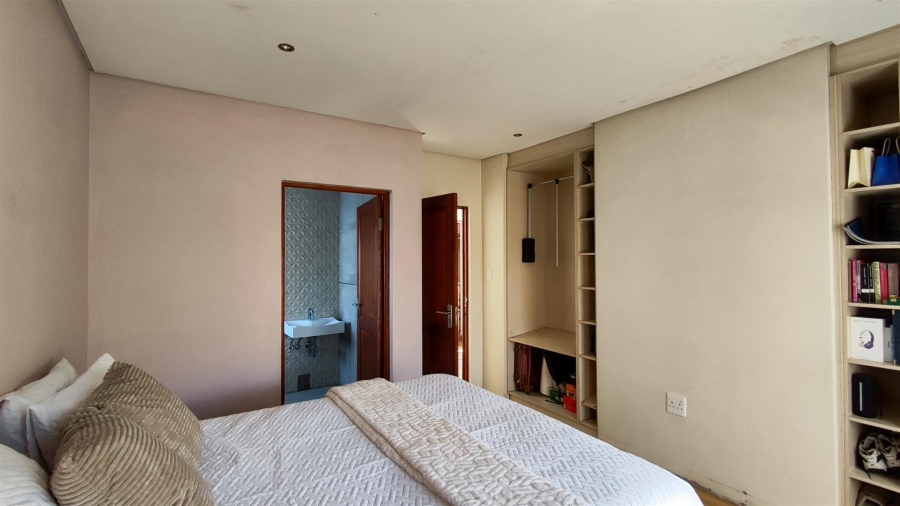 5 Bedroom Property for Sale in Helderwyk Gauteng