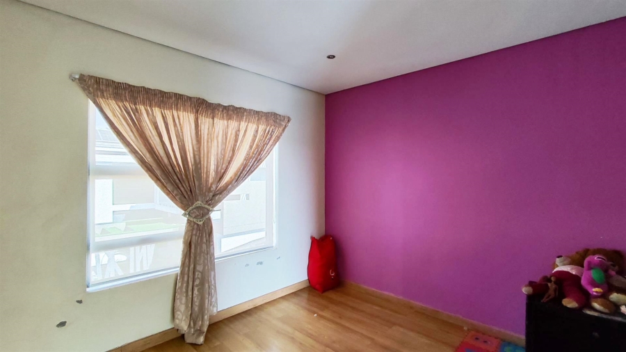 5 Bedroom Property for Sale in Helderwyk Gauteng