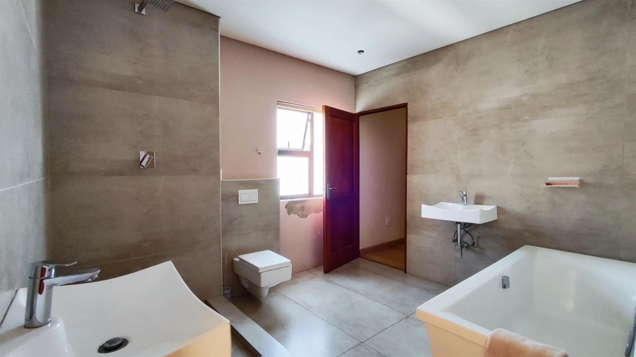 5 Bedroom Property for Sale in Helderwyk Gauteng