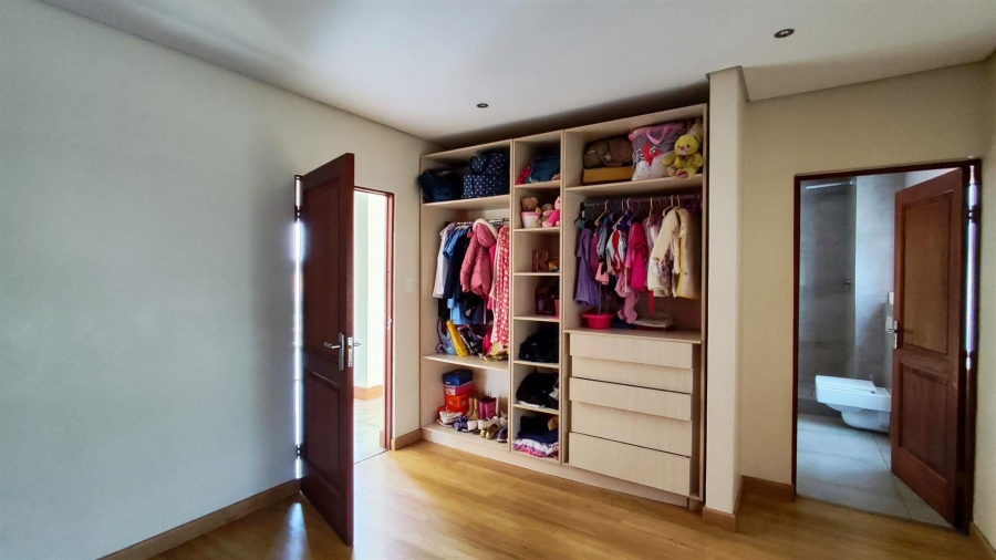 5 Bedroom Property for Sale in Helderwyk Gauteng