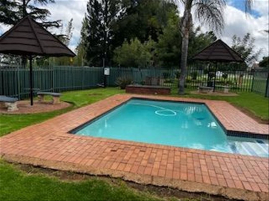 2 Bedroom Property for Sale in Glen Marais Gauteng
