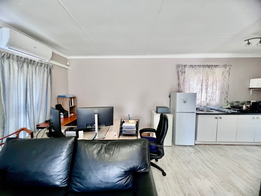 To Let 1 Bedroom Property for Rent in Waterkloof Gauteng