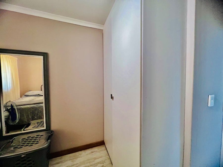 To Let 1 Bedroom Property for Rent in Waterkloof Gauteng