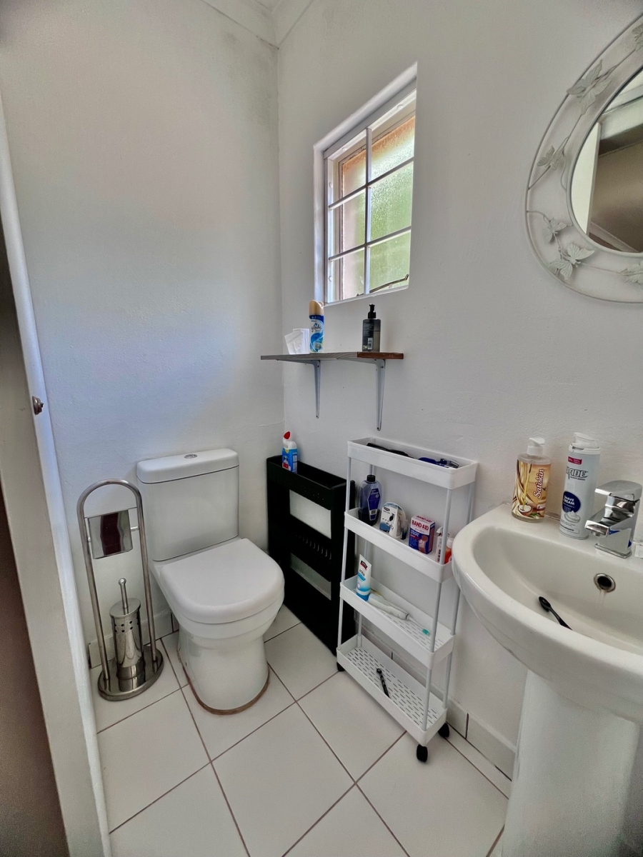 To Let 1 Bedroom Property for Rent in Waterkloof Gauteng