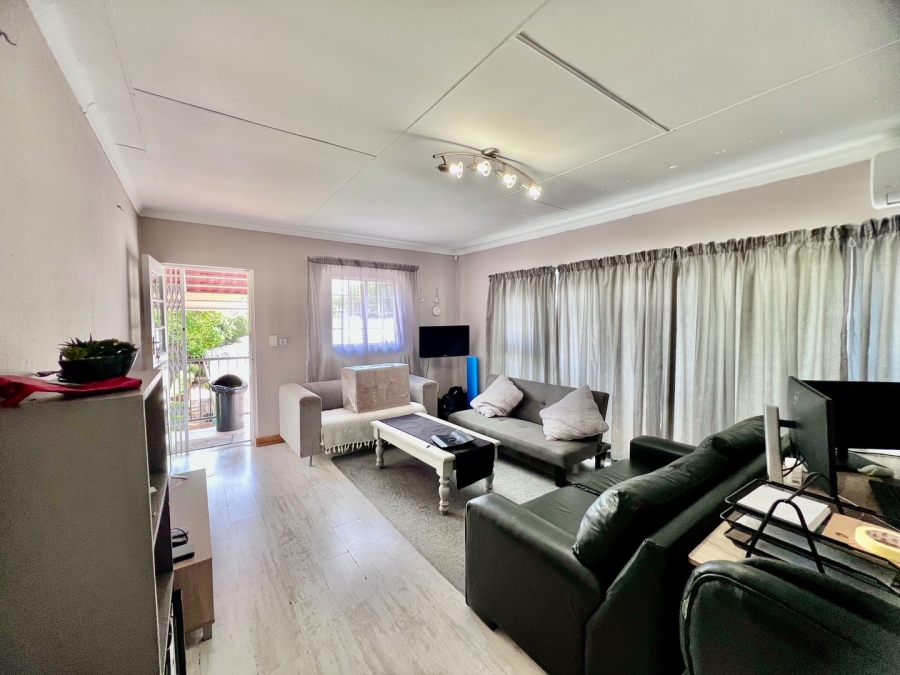To Let 1 Bedroom Property for Rent in Waterkloof Gauteng