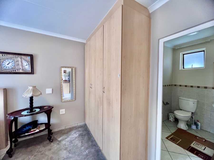 1 Bedroom Property for Sale in Die Wilgers Gauteng