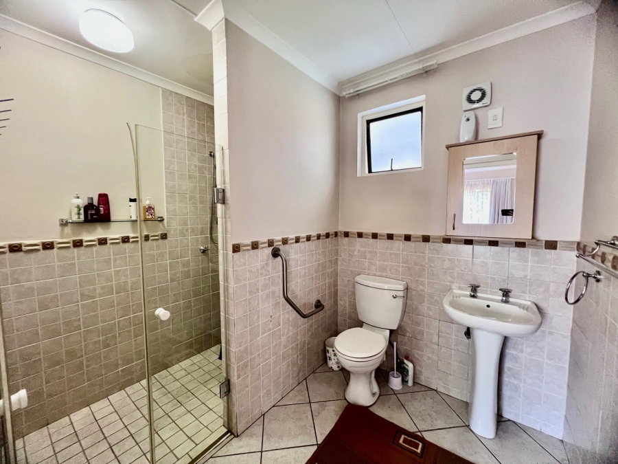 1 Bedroom Property for Sale in Die Wilgers Gauteng