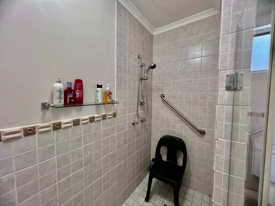 1 Bedroom Property for Sale in Die Wilgers Gauteng