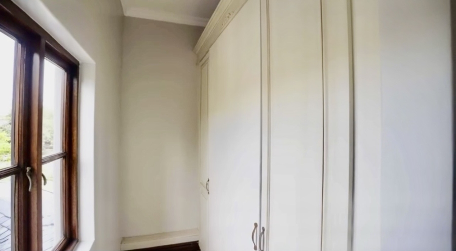 5 Bedroom Property for Sale in Silver Lakes Gauteng