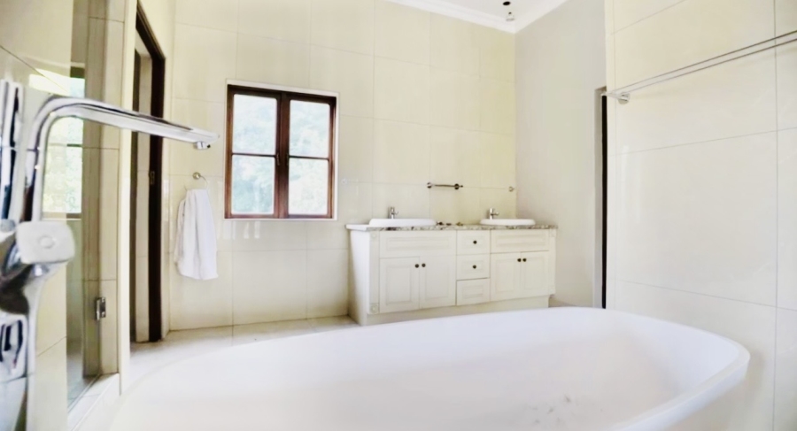 5 Bedroom Property for Sale in Silver Lakes Gauteng