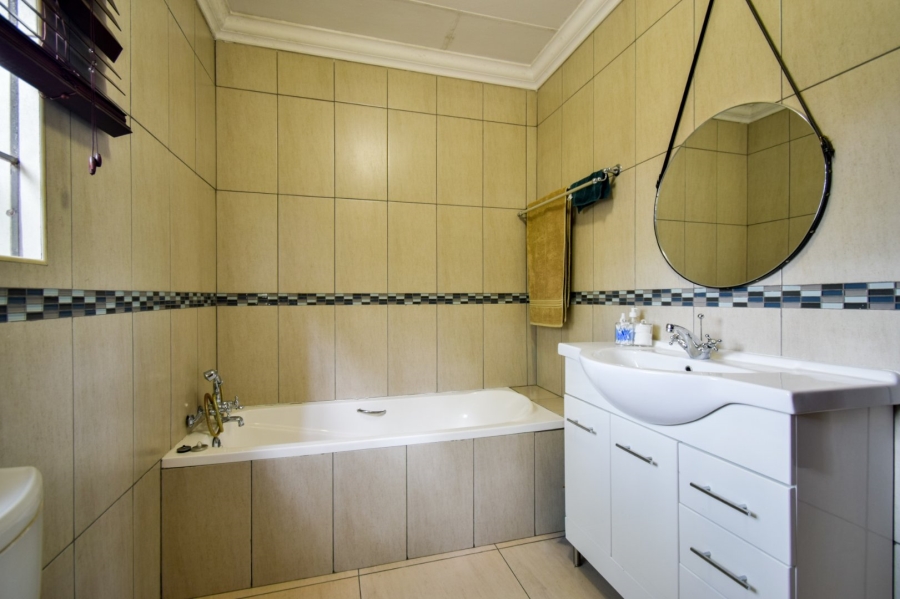 5 Bedroom Property for Sale in Gezina Gauteng