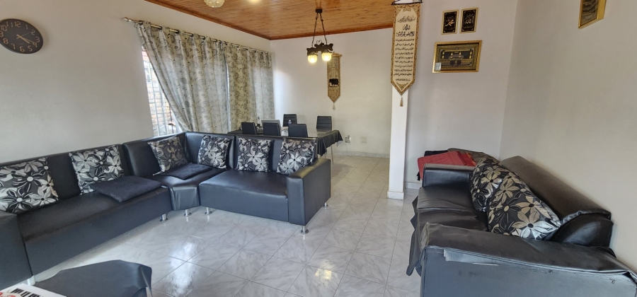 4 Bedroom Property for Sale in Laudium Gauteng