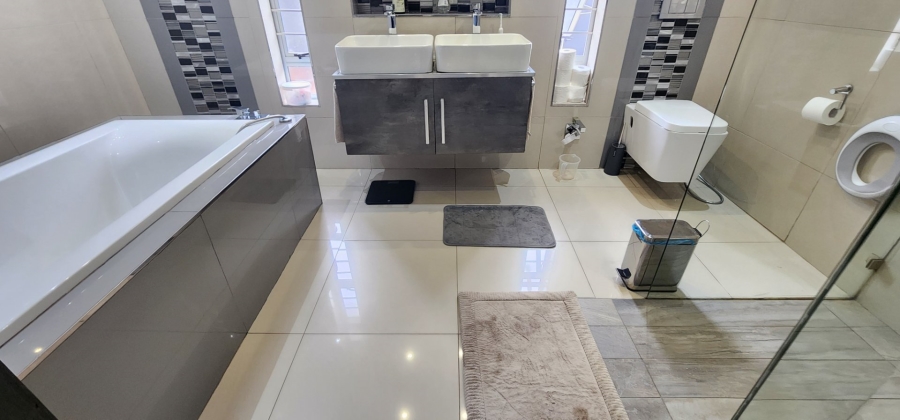 4 Bedroom Property for Sale in Laudium Gauteng