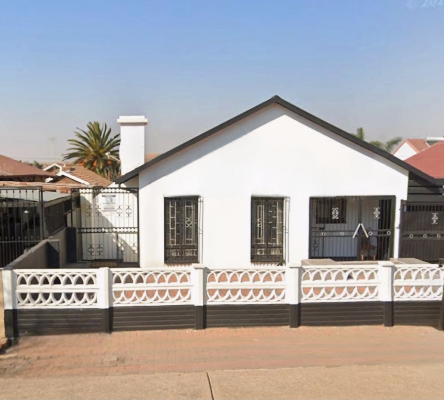 To Let 4 Bedroom Property for Rent in Laudium Gauteng