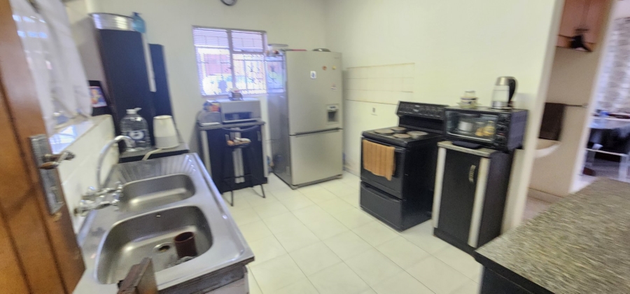 To Let 4 Bedroom Property for Rent in Laudium Gauteng