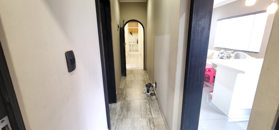 To Let 4 Bedroom Property for Rent in Laudium Gauteng