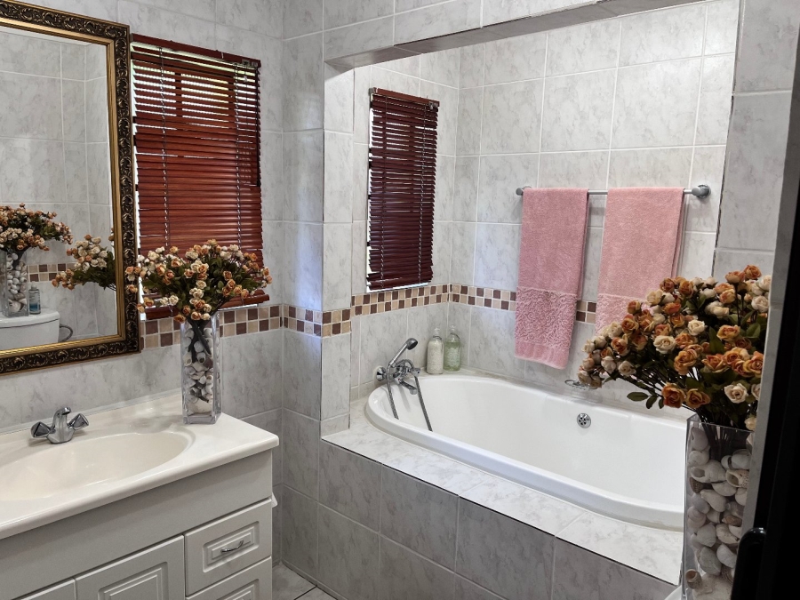 4 Bedroom Property for Sale in Montana Tuine Gauteng