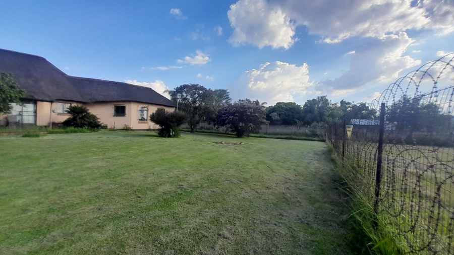  Bedroom Property for Sale in Blue Hills AH Gauteng