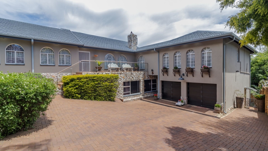 5 Bedroom Property for Sale in Glenvista Gauteng