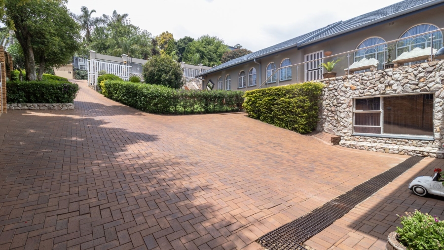 5 Bedroom Property for Sale in Glenvista Gauteng