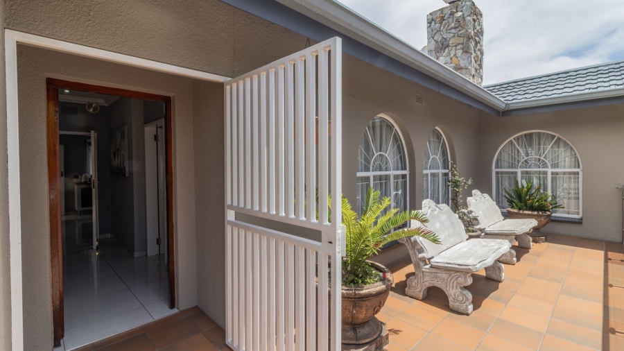 5 Bedroom Property for Sale in Glenvista Gauteng