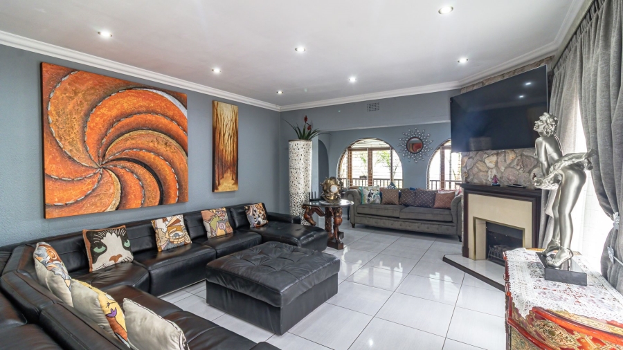 5 Bedroom Property for Sale in Glenvista Gauteng