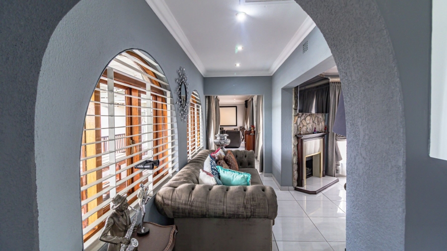 5 Bedroom Property for Sale in Glenvista Gauteng