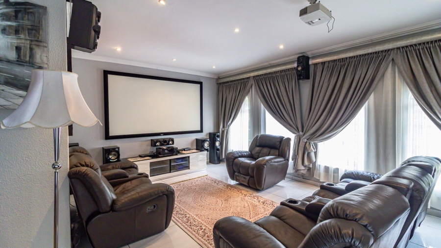 5 Bedroom Property for Sale in Glenvista Gauteng