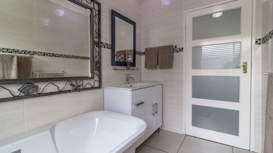 5 Bedroom Property for Sale in Glenvista Gauteng