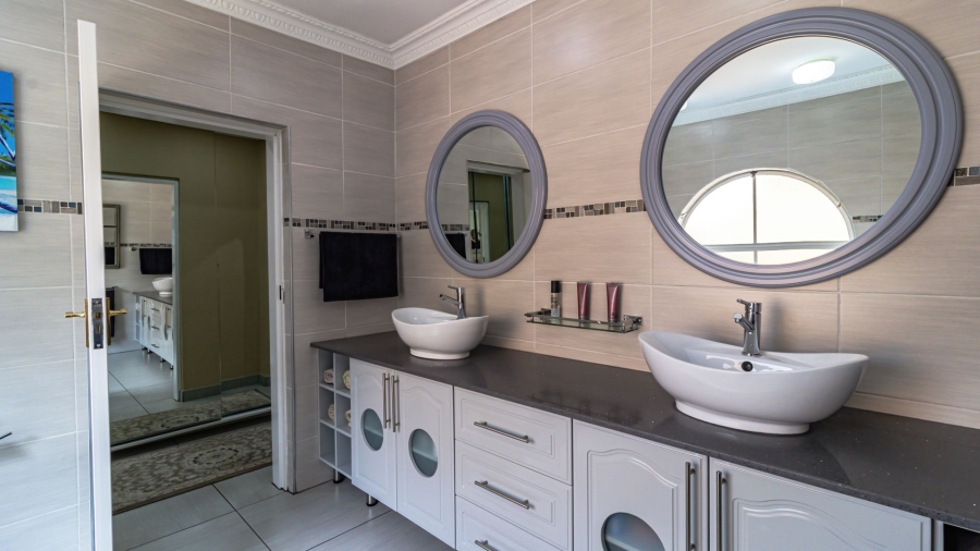 5 Bedroom Property for Sale in Glenvista Gauteng