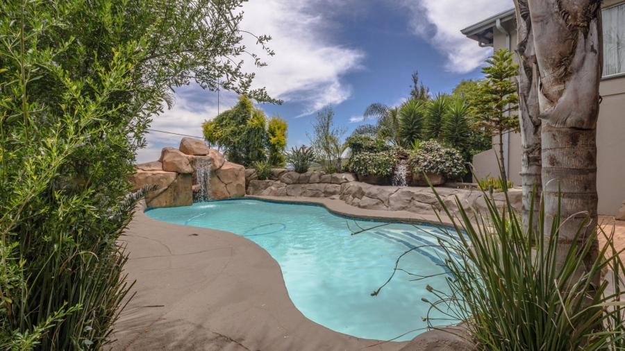 5 Bedroom Property for Sale in Glenvista Gauteng