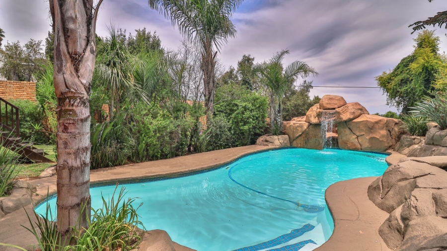 5 Bedroom Property for Sale in Glenvista Gauteng