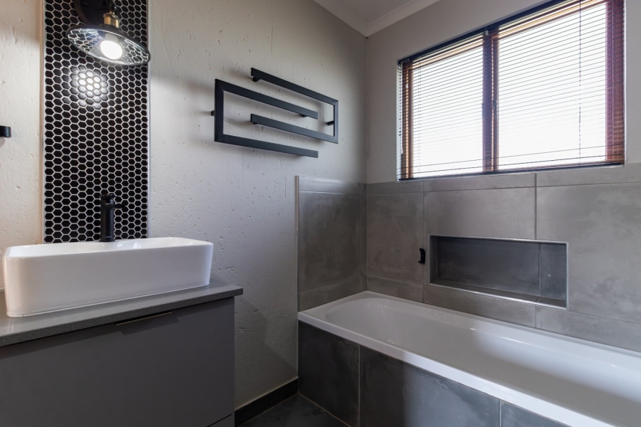 1 Bedroom Property for Sale in Serengeti Lifestyle Estate Gauteng