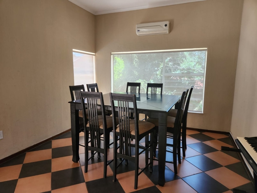 To Let 4 Bedroom Property for Rent in Glenvista Gauteng