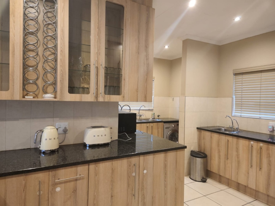 To Let 4 Bedroom Property for Rent in Glenvista Gauteng