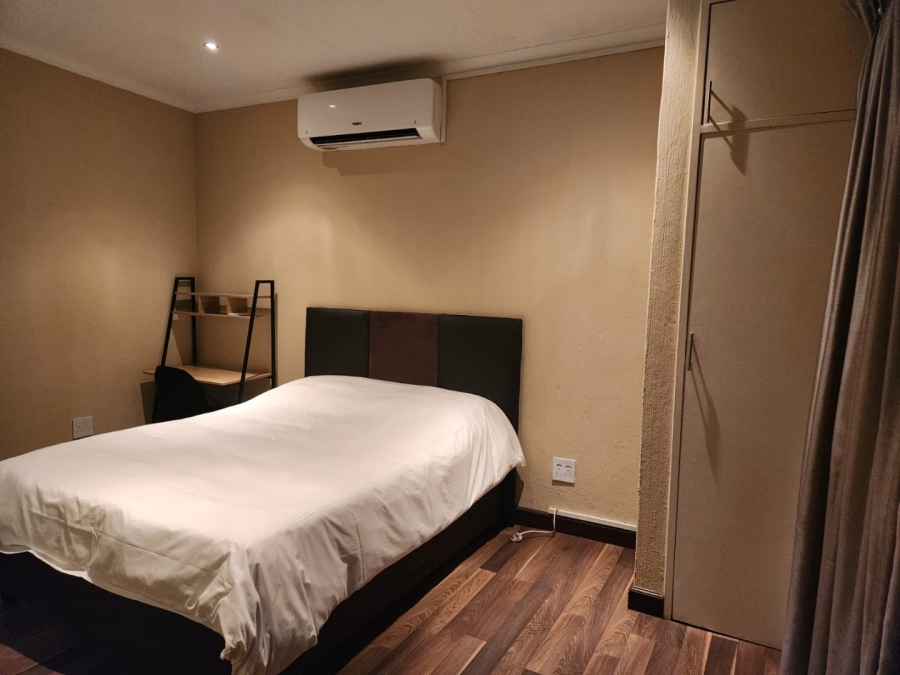 To Let 4 Bedroom Property for Rent in Glenvista Gauteng