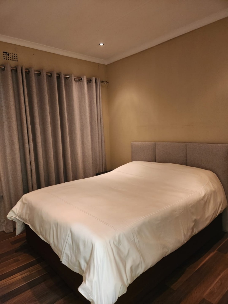 To Let 4 Bedroom Property for Rent in Glenvista Gauteng