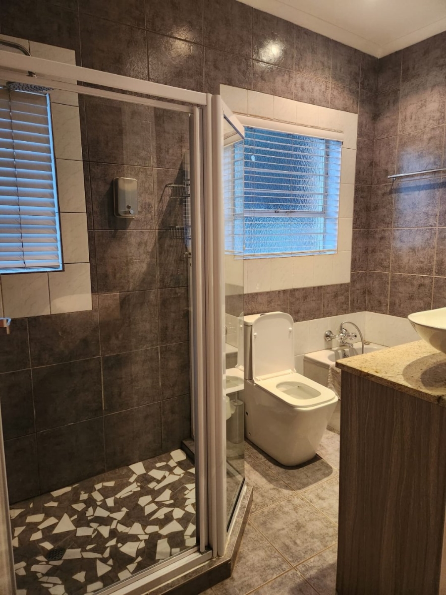 To Let 4 Bedroom Property for Rent in Glenvista Gauteng