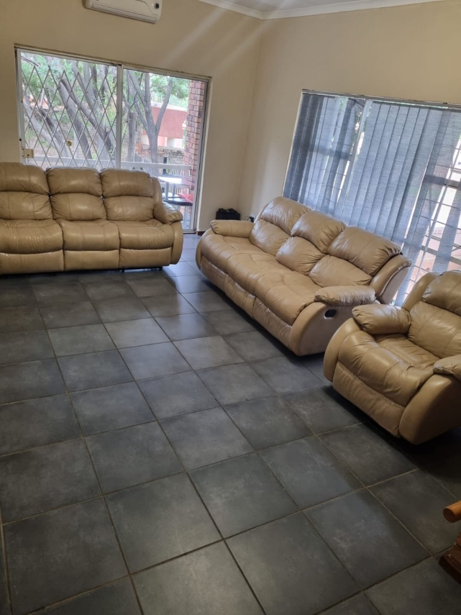To Let 4 Bedroom Property for Rent in Glenvista Gauteng