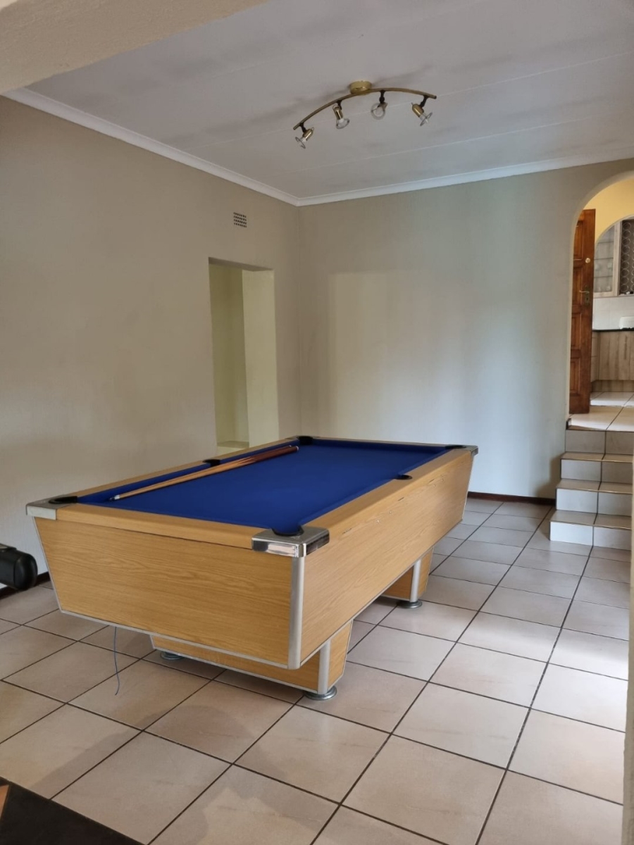 To Let 4 Bedroom Property for Rent in Glenvista Gauteng