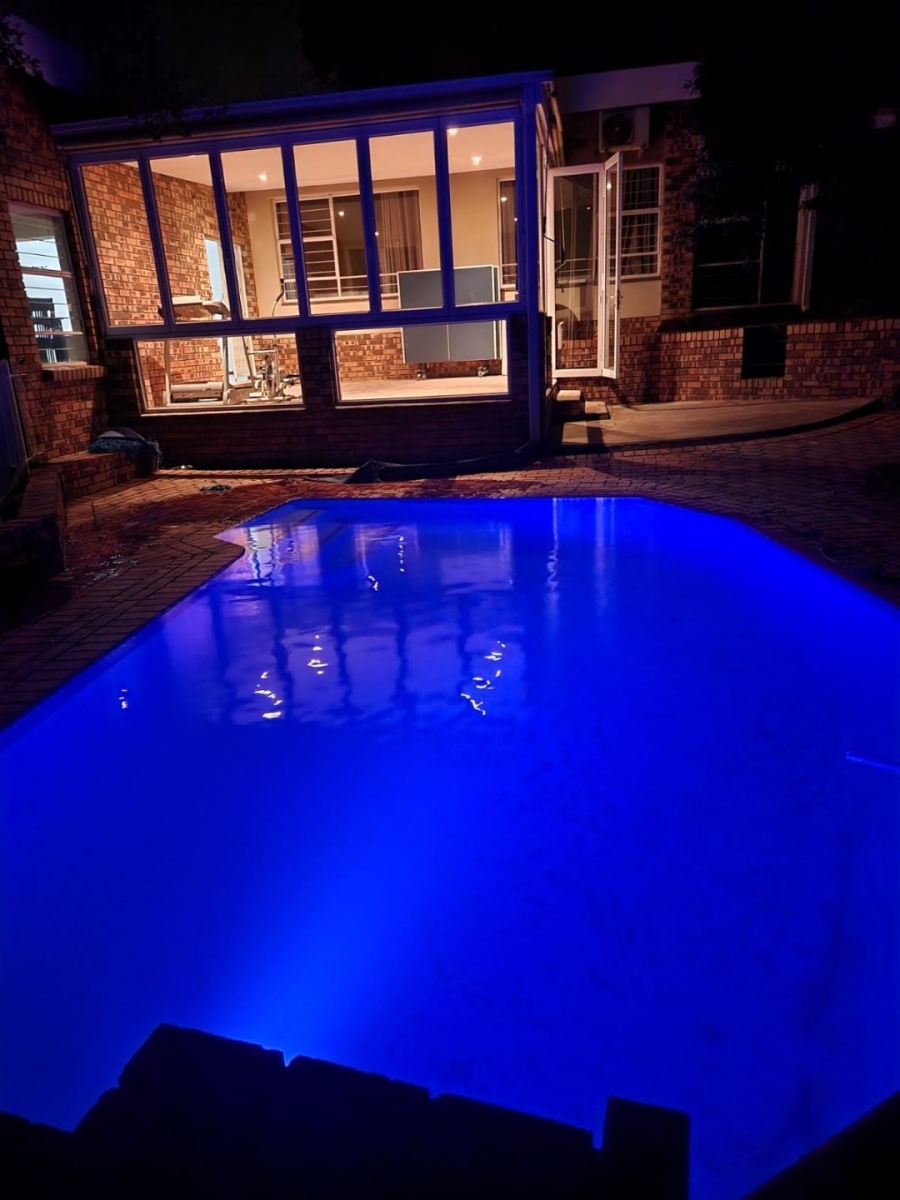 To Let 4 Bedroom Property for Rent in Glenvista Gauteng