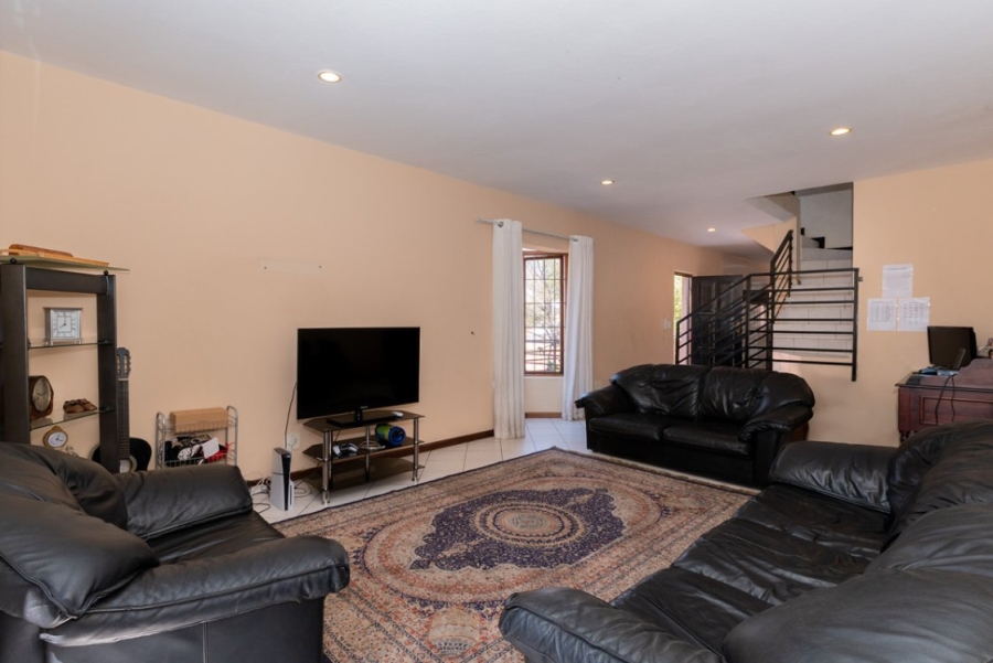 2 Bedroom Property for Sale in Buurendal Gauteng