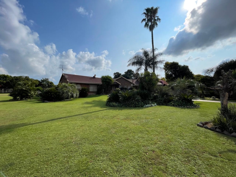 3 Bedroom Property for Sale in Dunnottar Gauteng