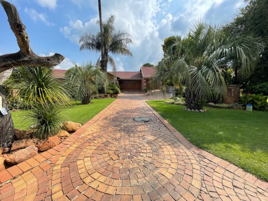 3 Bedroom Property for Sale in Dunnottar Gauteng