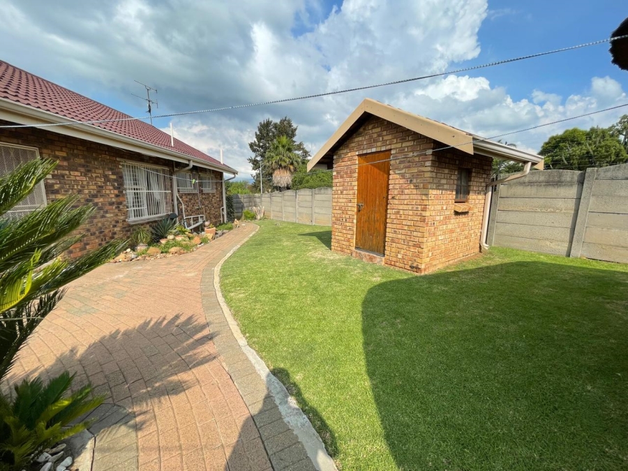 3 Bedroom Property for Sale in Dunnottar Gauteng