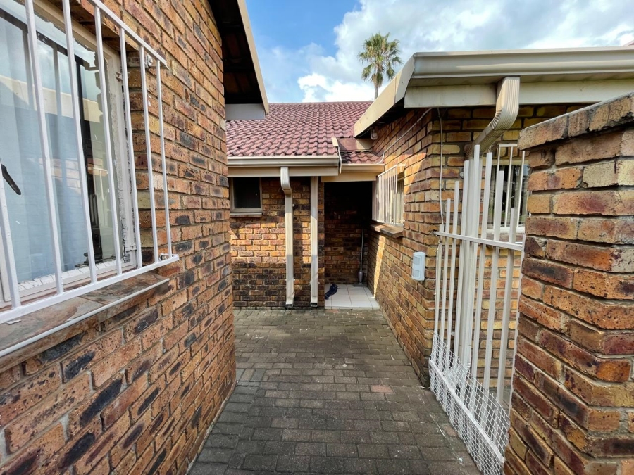 3 Bedroom Property for Sale in Dunnottar Gauteng