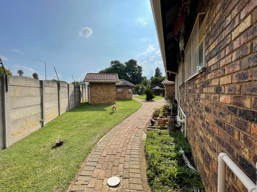 3 Bedroom Property for Sale in Dunnottar Gauteng