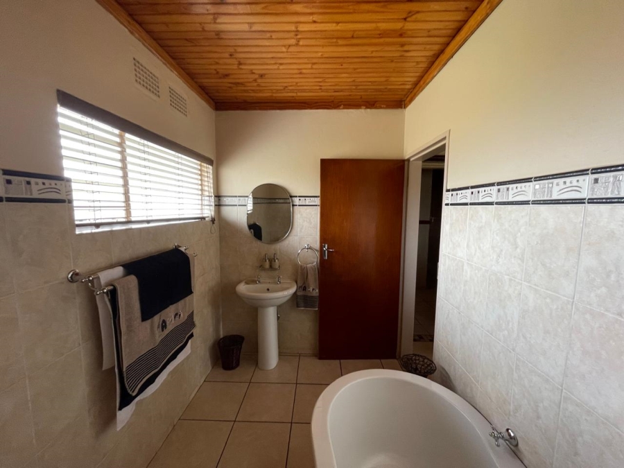 3 Bedroom Property for Sale in Dunnottar Gauteng