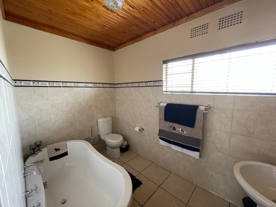 3 Bedroom Property for Sale in Dunnottar Gauteng