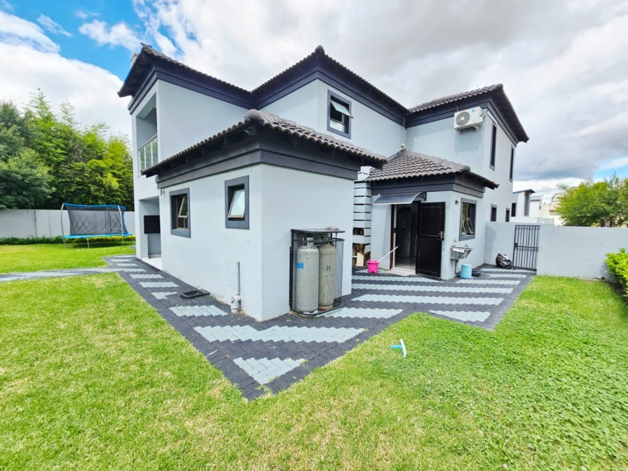 4 Bedroom Property for Sale in Monavoni Gauteng